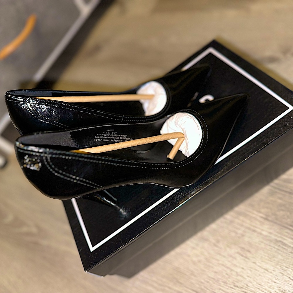 Size 6 Karl Lagerfeld Violette Patent Leather heel - NWT Never Worn
